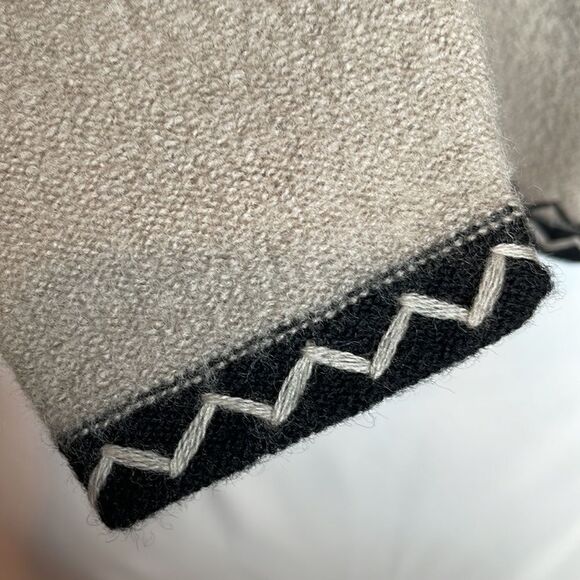 Nordic Design Beige and Black 100% Wool Toggle Closure Cardigan. Size Medium. - Picture 4 of 8